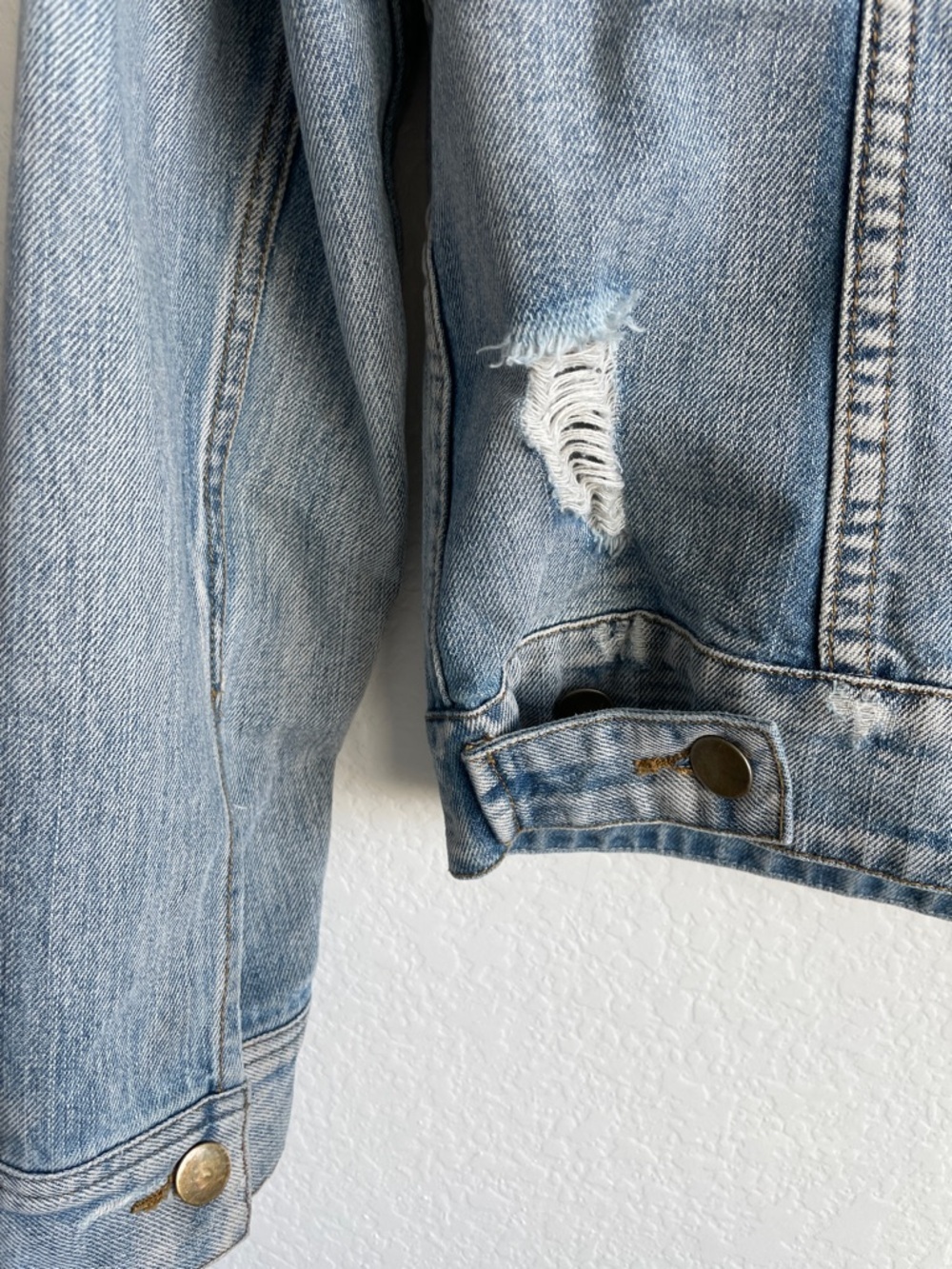 ELLISON Light Blue Distressed Denim Jean Trucker’s Jacket • Medium - Picture 11 of 16
